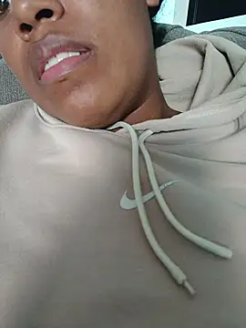 MoniqueMulberry online show from October 29, 2025, 7:15 pm