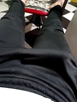 anis3g4 online show from December 4, 2025, 10:29 pm