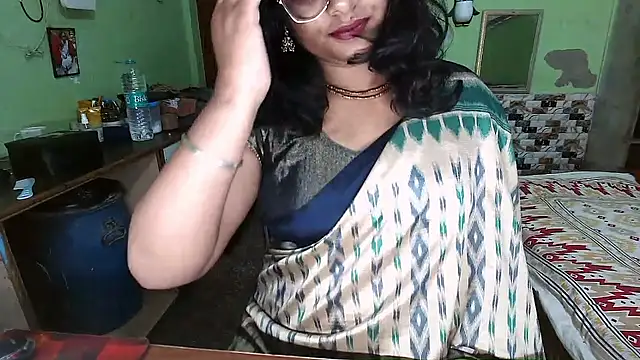 Snapshot of DearKimmi chatting on February 1, 2026, 5:33 pm DearKimmi online show from February 1, 2026, 5:33 pm