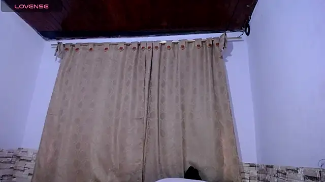 Snapshot of DaraKat18 chatting on February 11, 2026, 10:04 pm DaraKat18 online show from February 11, 2026, 10:04 pm