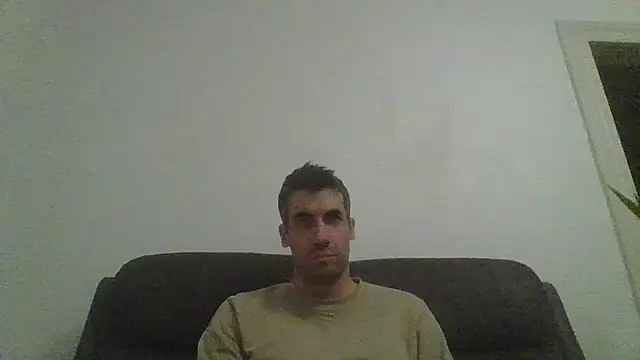 JulioIsHere4you online show from November 5, 2025, 7:58 pm