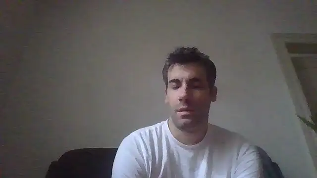 JulioIsHere4you online show from November 30, 2025, 9:02 am