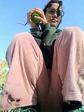 Snapshot of Almendrasexy chatting on October 25, 2025, 8:47 pm Almendrasexy online show from October 25, 2025, 8:47 pm