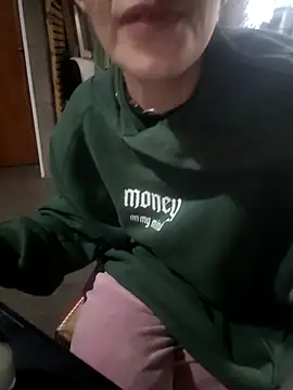 Snapshot of Almendrasexy chatting on October 27, 2025, 6:23 pm Almendrasexy online show from October 27, 2025, 6:23 pm