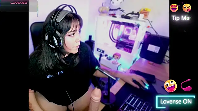 Snapshot of PinkDenial chatting on November 15, 2025, 4:54 am PinkDenial online show from November 15, 2025, 4:54 am