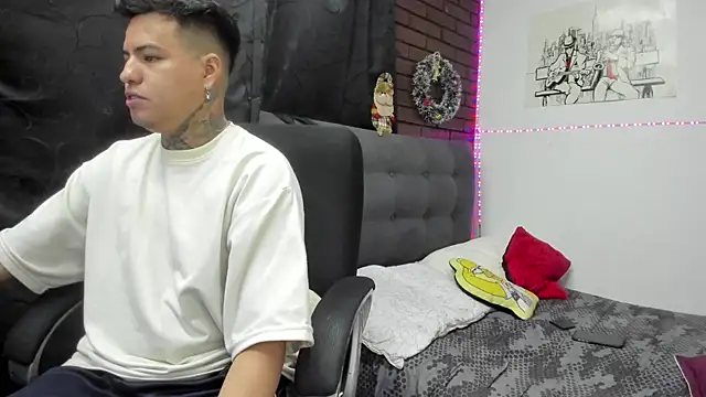 Snapshot of CrisabellssEden chatting on December 22, 2025, 2:36 pm CrisabellssEden online show from December 22, 2025, 2:36 pm