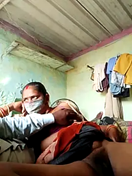 Snapshot of CUTE-004 chatting on February 13, 2026, 10:33 am CUTE-004 online show from February 13, 2026, 10:33 am