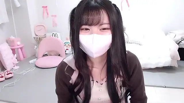 moka-neko online show from December 3, 2025, 1:20 pm