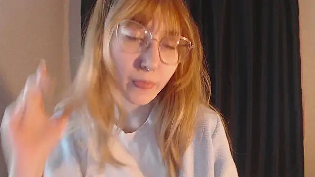 Snapshot of ohmycheryl chatting on January 11, 2026, 12:37 am ohmycheryl online show from January 11, 2026, 12:37 am