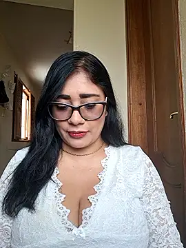 Snapshot of Monse--145 chatting on January 19, 2026, 3:38 pm Monse--145 online show from January 19, 2026, 3:38 pm