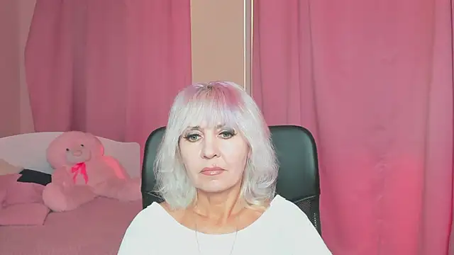 MissVall online show from September 18, 2025, 3:58 pm
