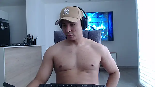 Snapshot of Auron_Demon01 chatting on October 4, 2025, 2:37 pm Auron Demon01 online show from October 4, 2025, 2:37 pm