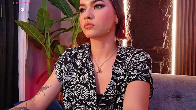 Snapshot of La_Diabla_111_ chatting on January 5, 2026, 8:23 pm La Diabla 111 online show from January 5, 2026, 8:23 pm