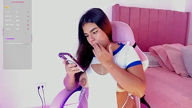 Snapshot of AliceThundeer chatting on December 18, 2025, 6:25 pm AliceThundeer online show from December 18, 2025, 6:25 pm