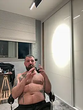 Snapshot of KstnSrg19 chatting on February 5, 2026, 10:25 pm KstnSrg19 online show from February 5, 2026, 10:25 pm