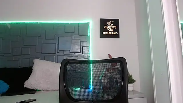 Trinity Knox online show from September 27, 2025, 5:18 pm