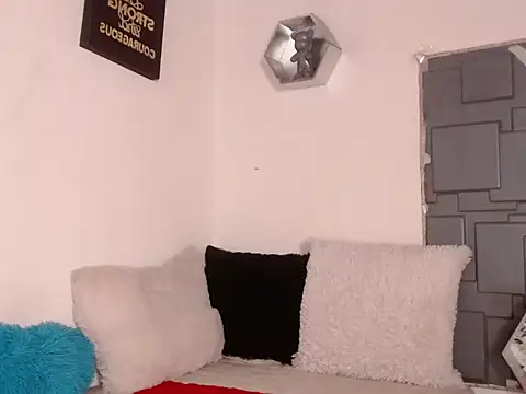 Trinity Knox online show from October 15, 2025, 4:18 pm