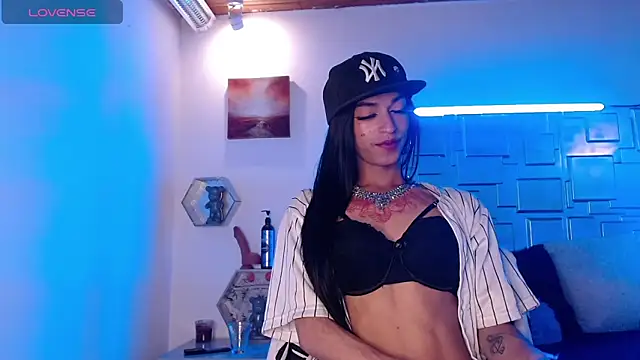 Trinity Knox online show from October 21, 2025, 4:41 pm