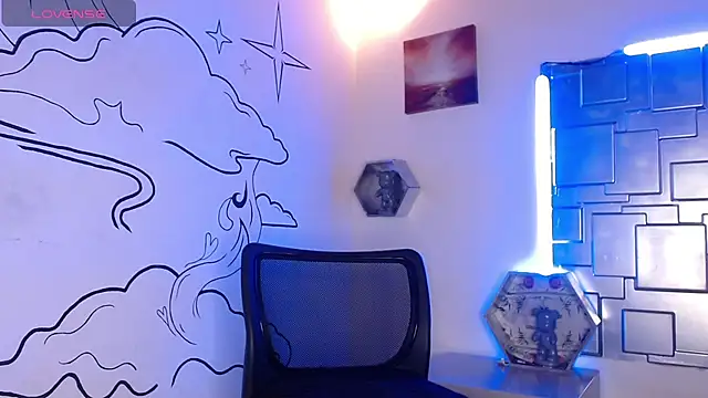 Trinity Knox online show from November 20, 2025, 4:29 pm