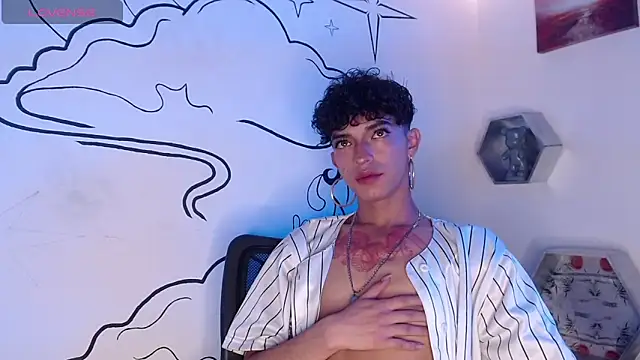 Trinity Knox online show from December 16, 2025, 3:28 pm