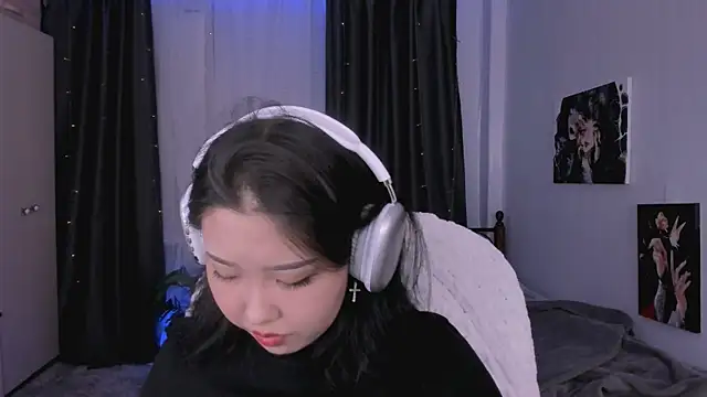 cutieskygirl  online show from November 24, 2025, 11:37 pm