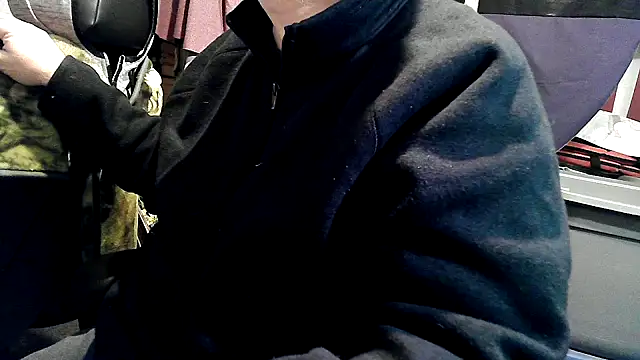 Snapshot of georgew62 chatting on December 14, 2025, 1:44 am georgew62 online show from December 14, 2025, 1:44 am