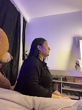 Snapshot of Elyross1_ chatting on October 24, 2025, 11:23 pm Elyross1 online show from October 24, 2025, 11:23 pm