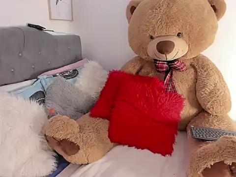 Snapshot of Elyross1_ chatting on November 3, 2025, 9:38 pm Elyross1 online show from November 3, 2025, 9:38 pm