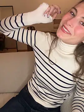 Snapshot of SophiiaStarr chatting on November 16, 2025, 7:08 pm SophiiaStarr online show from November 16, 2025, 7:08 pm