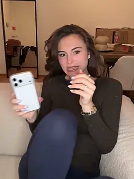 Snapshot of SophiiaStarr chatting on November 22, 2025, 4:50 pm SophiiaStarr online show from November 22, 2025, 4:50 pm