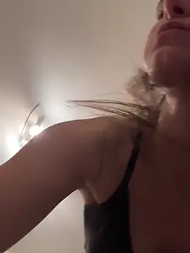 Snapshot of SophiiaStarr chatting on December 1, 2025, 6:35 pm SophiiaStarr online show from December 1, 2025, 6:35 pm