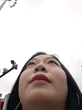 smgirls online show from October 21, 2025, 9:32 am