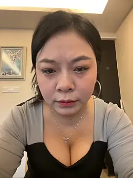 smgirls online show from November 15, 2025, 9:17 am