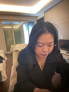 smgirls online show from November 25, 2025, 6:46 am