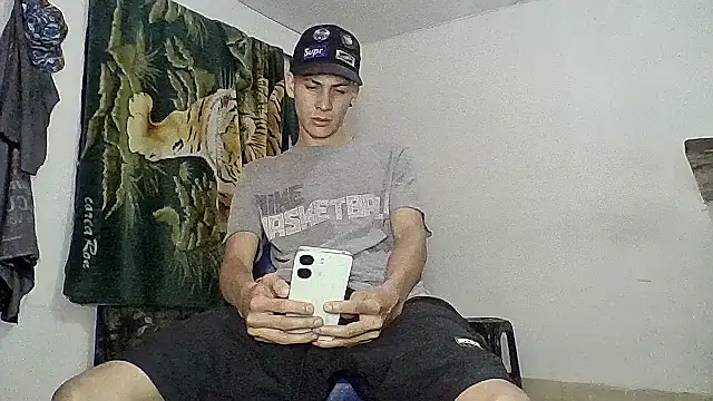 Snapshot of sam_hottt chatting on September 24, 2025, 7:23 am sam hottt online show from September 24, 2025, 7:23 am
