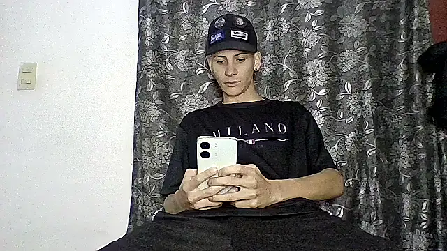 Snapshot of sam_hottt chatting on September 30, 2025, 4:50 am sam hottt online show from September 30, 2025, 4:50 am