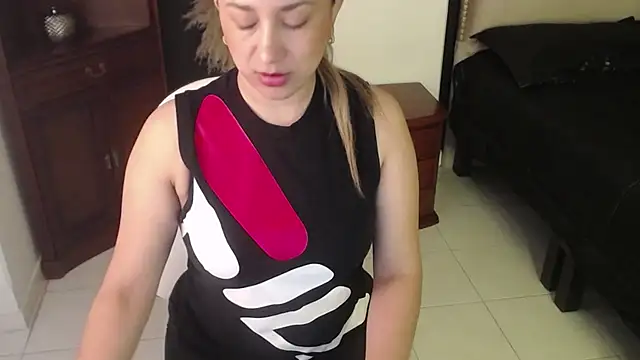 Snapshot of sheryl_jones chatting on October 15, 2025, 12:16 pm sheryl jones online show from October 15, 2025, 12:16 pm