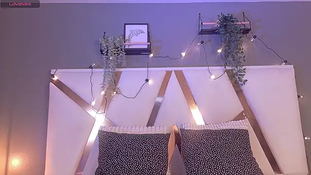 AAronBaker  online show from October 15, 2025, 7:36 pm