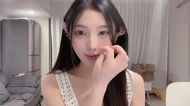 ZhaoZhao-ZM online show from October 8, 2025, 12:14 pm