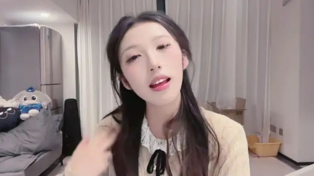 ZhaoZhao-ZM online show from October 18, 2025, 1:45 pm