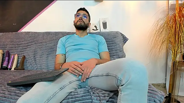 Snapshot of DanteWinter chatting on March 2, 2026, 3:41 am DanteWinter online show from March 2, 2026, 3:41 am