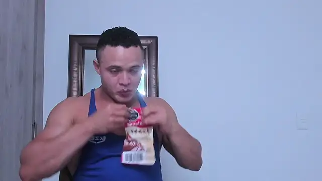 KingLevi01 online show from October 16, 2025, 10:33 pm