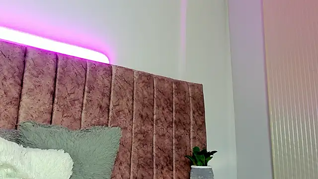 Ambeer fox  online show from March 6, 2026, 11:06 am