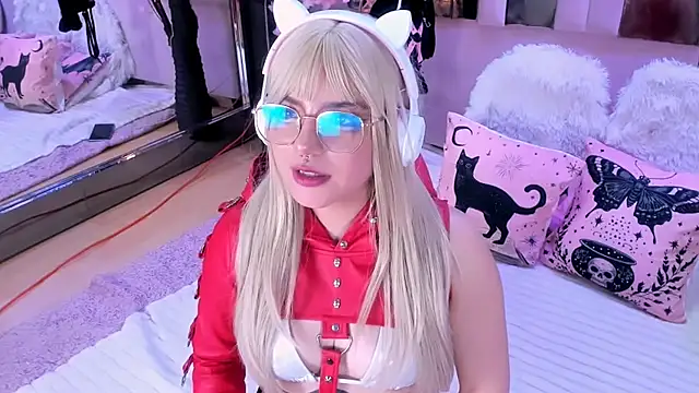 Snapshot of BizzyNoar chatting on December 16, 2025, 4:50 am BizzyNoar online show from December 16, 2025, 4:50 am