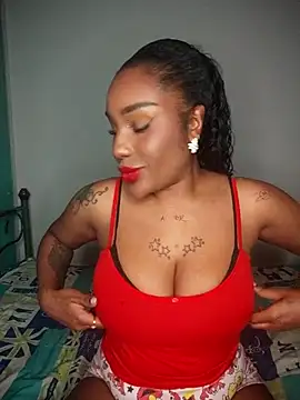 Snapshot of Queen_Amara chatting on February 25, 2026, 4:11 am Queen Amara online show from February 25, 2026, 4:11 am