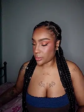 Snapshot of Queen_Amara chatting on April 14, 2026, 3:34 am Queen Amara online show from April 14, 2026, 3:34 am
