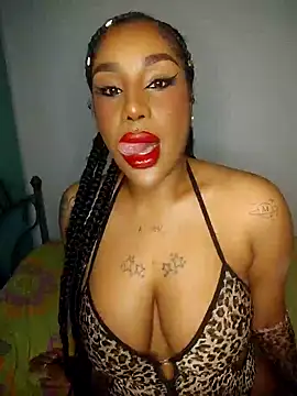 Snapshot of Queen_Amara chatting on April 17, 2026, 3:53 am Queen Amara online show from April 17, 2026, 3:53 am