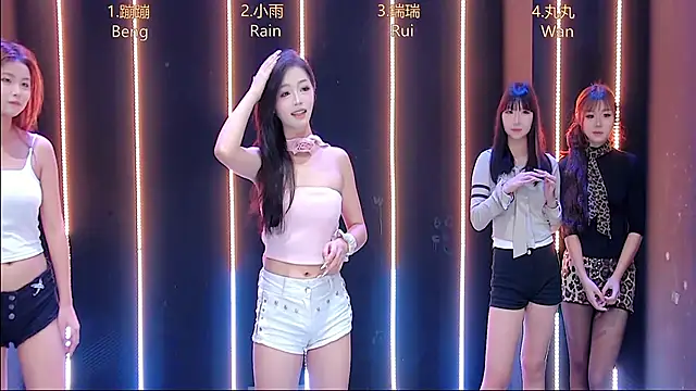 queen-001 online show from November 13, 2025, 12:15 pm