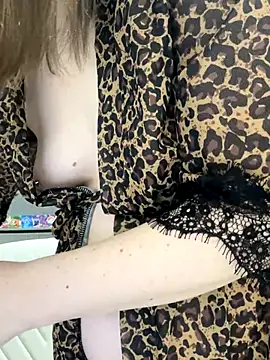 Risky-Flower online show from December 17, 2025, 6:47 pm