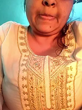 Snapshot of bitch-horny chatting on January 14, 2026, 5:35 am bitch-horny online show from January 14, 2026, 5:35 am